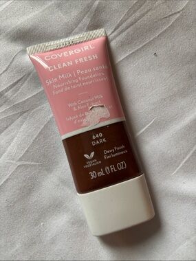 Freew/purchase! COVERGIRL Clean Fresh Skin Milk Nourishing Foundation